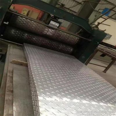 Blachy wytłaczane ze stali nierdzewnej 304 walcowane na gorąco 1500 * 6000 mm 10 mm Przeciwpoślizgowe