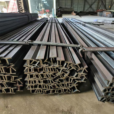 T-bar ze stali stopowej 15CrMo 300 * 300 * 12mm Walcowane na gorąco 6 metrów lub 12 metrów Długość Czarny kolor