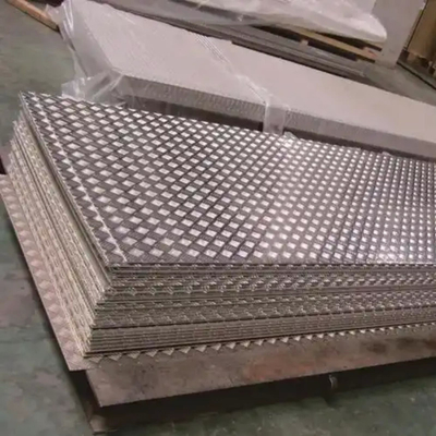 Płyty ze stali nierdzewnej z wyróżnieniem 304 Płyty 1350 * 6000mm Rozmiar 0,55 mm 0,65 mm Grubość Walcowane na zimno Płyty toaletowe niepoślizgowe JIS