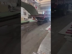 Płytka ze stali nierdzewnej ładowana w ciężarówce