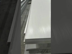 Płytka ze stali nierdzewnej 304 pod oświetleniem